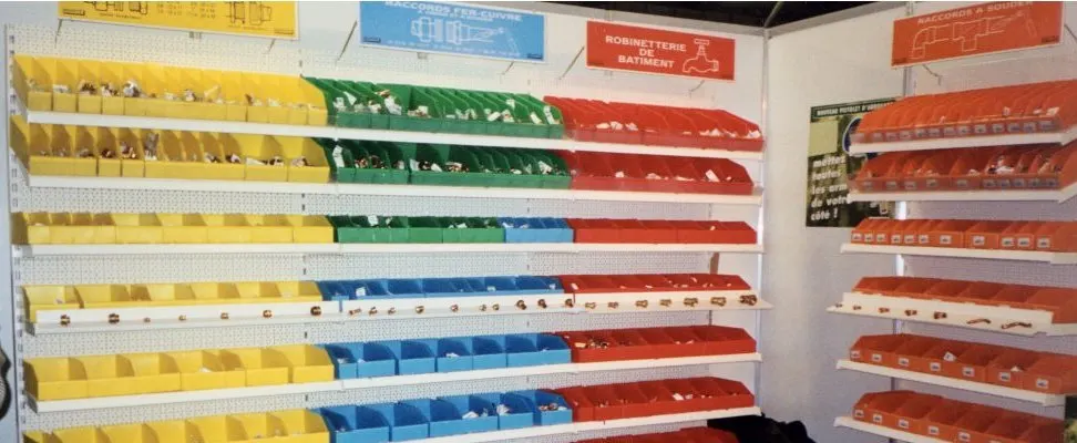Rayon de grande surface de bricolage équipé avec des produits Boutté