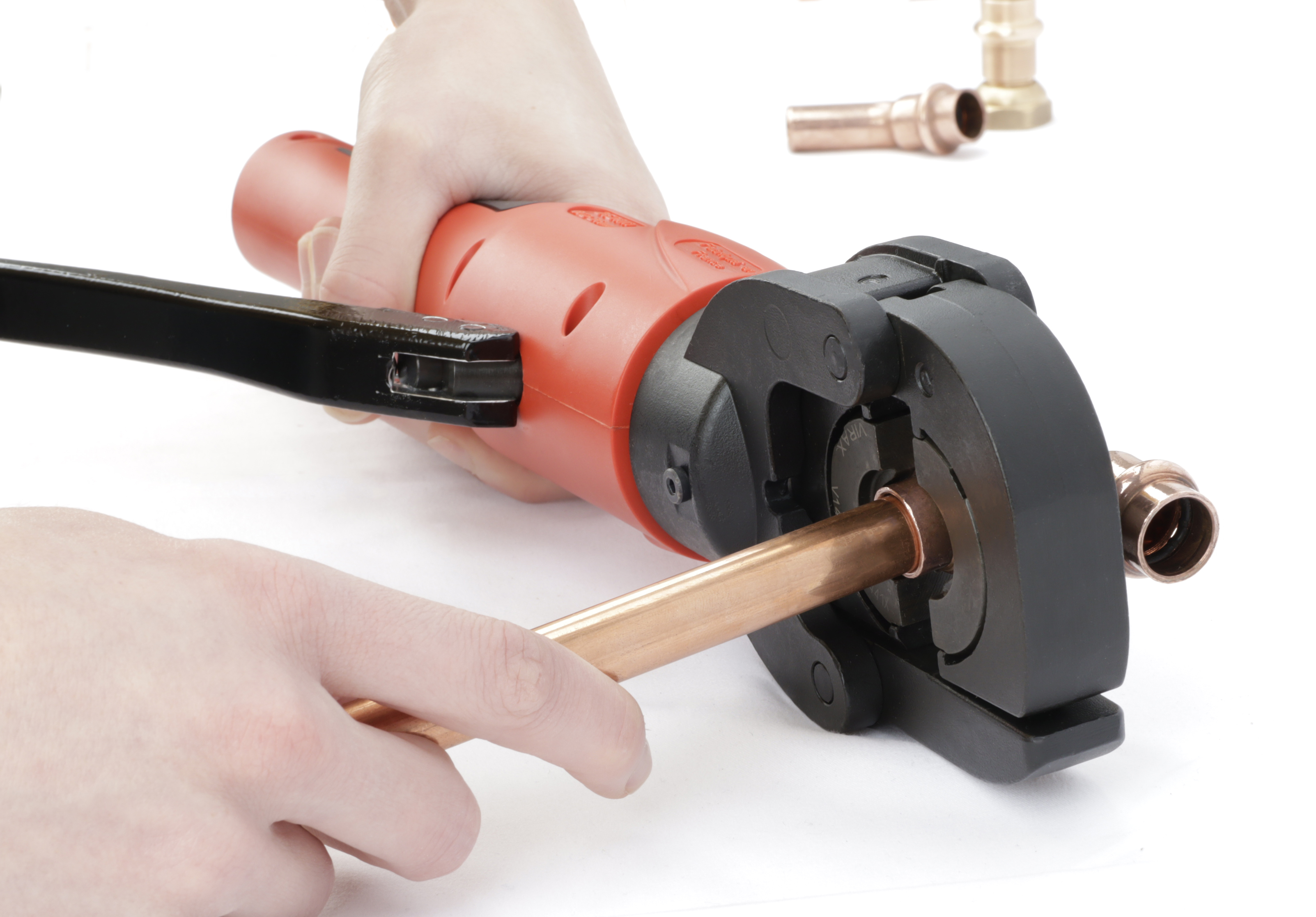 BOUTTÉ lance une nouvelle gamme de raccords cuivre à sertir pour des installations de plomberie rapides, fiables et pérennes